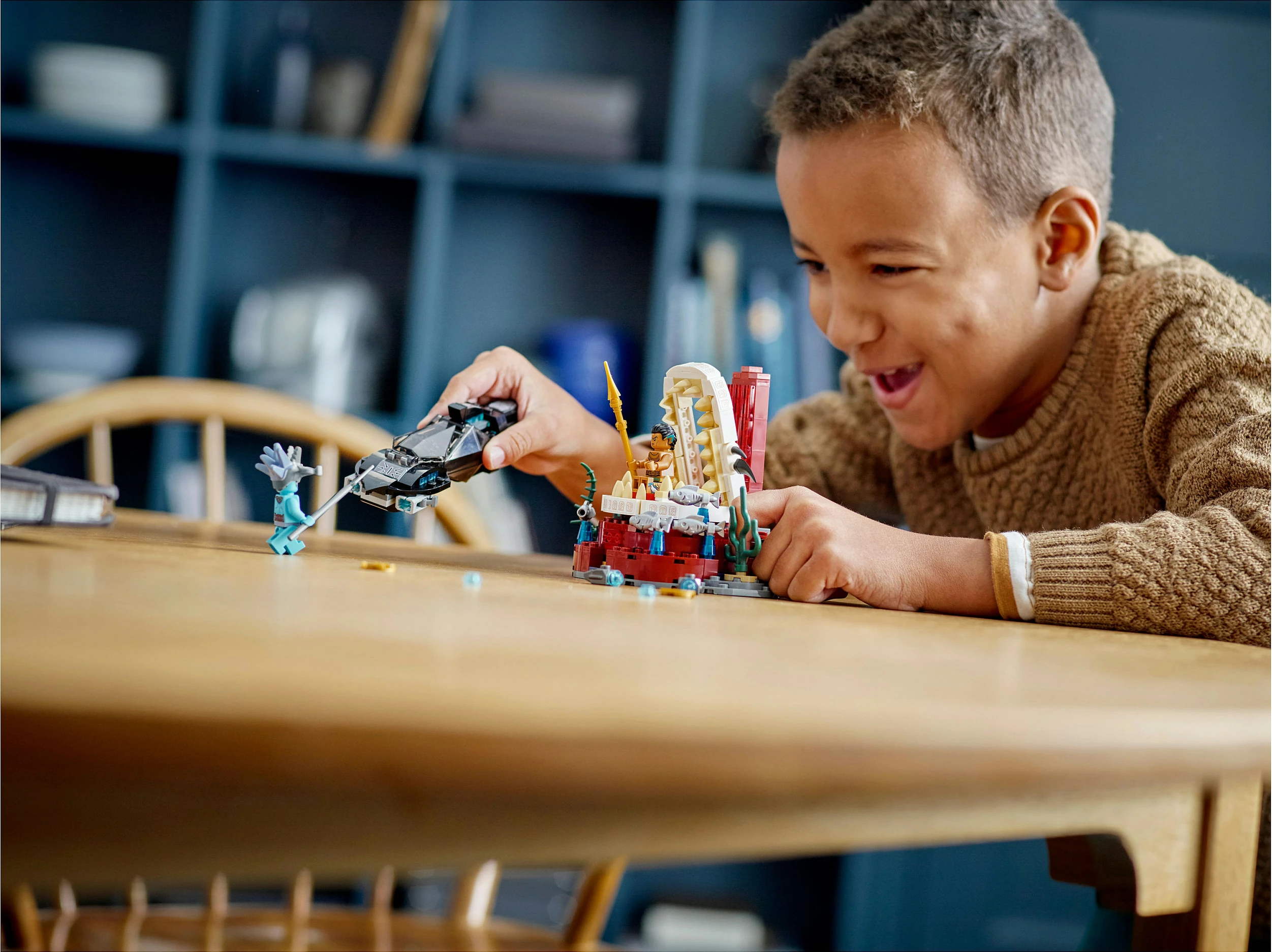 Set ndërtimi LEGO Marvel Avengers King Namor’s Throne Room, 355 pjesë, shumëngjyrësh