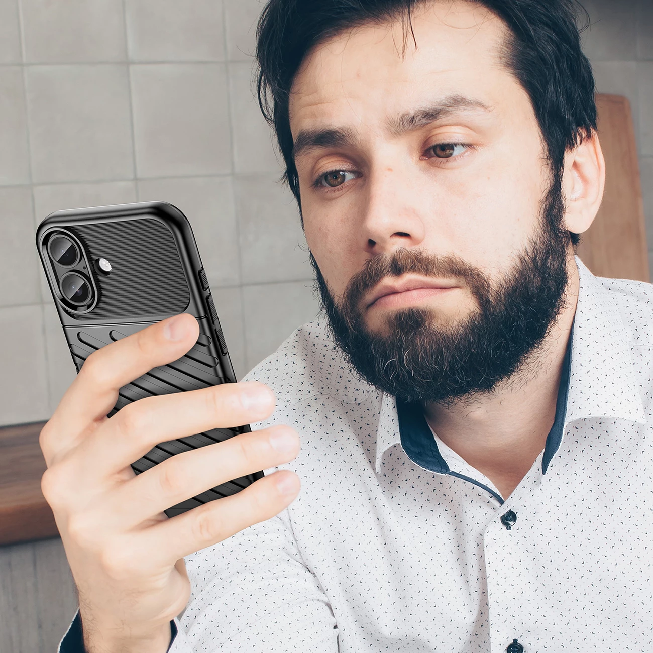 Mbështjellës Hurtel Thunder Case për iPhone 17, TPU, i zi