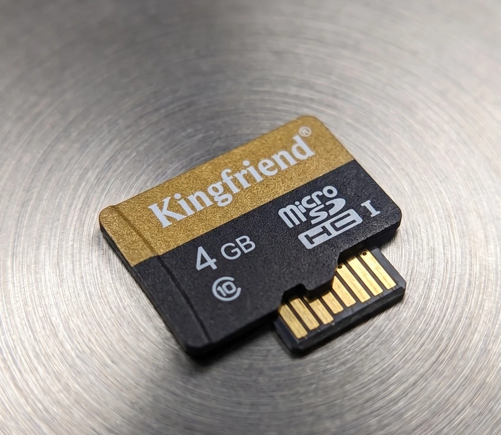 Kartë Kujtese MicroSDHC Kingfriend 4GB Class 10, me dizajn modern dhe funksional, për përdorim të përditshëm, ngjyrë e zezë