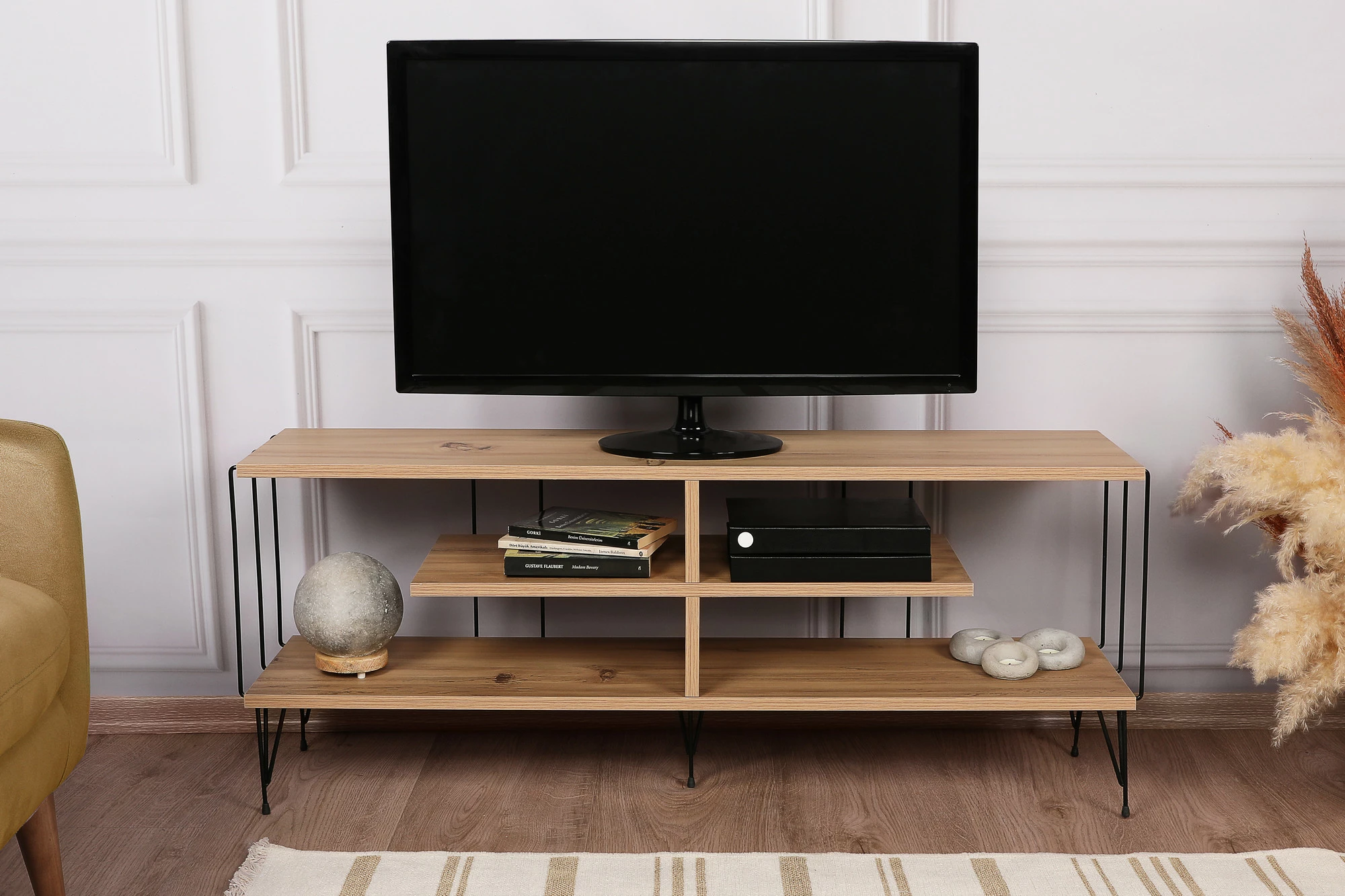 Komodë TV Hanah Home, Eze, ngjyrë lisi