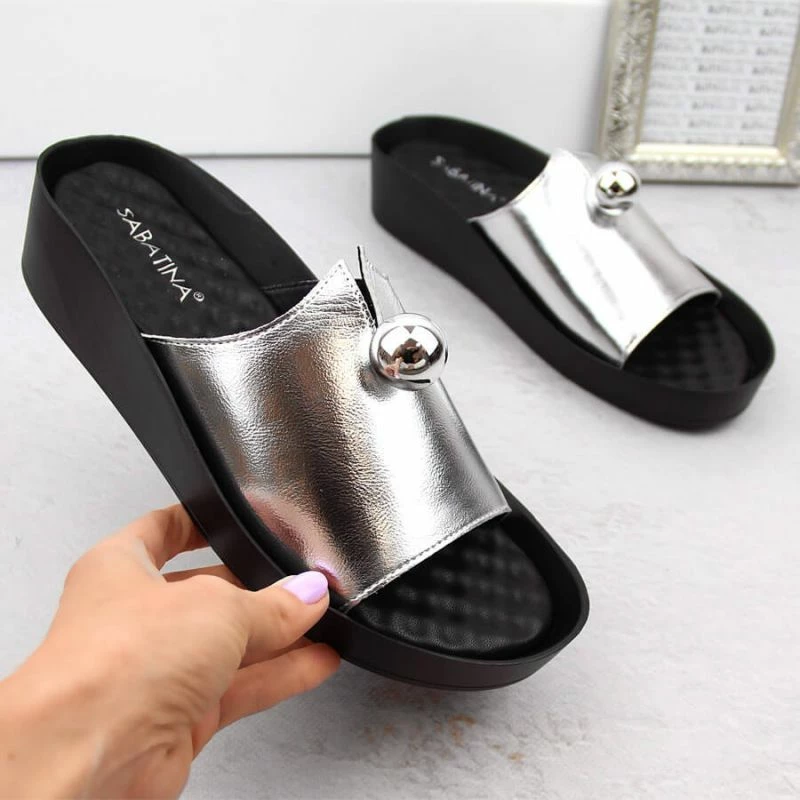 Sandale të mbyllura për femra Sabatina, bezhë