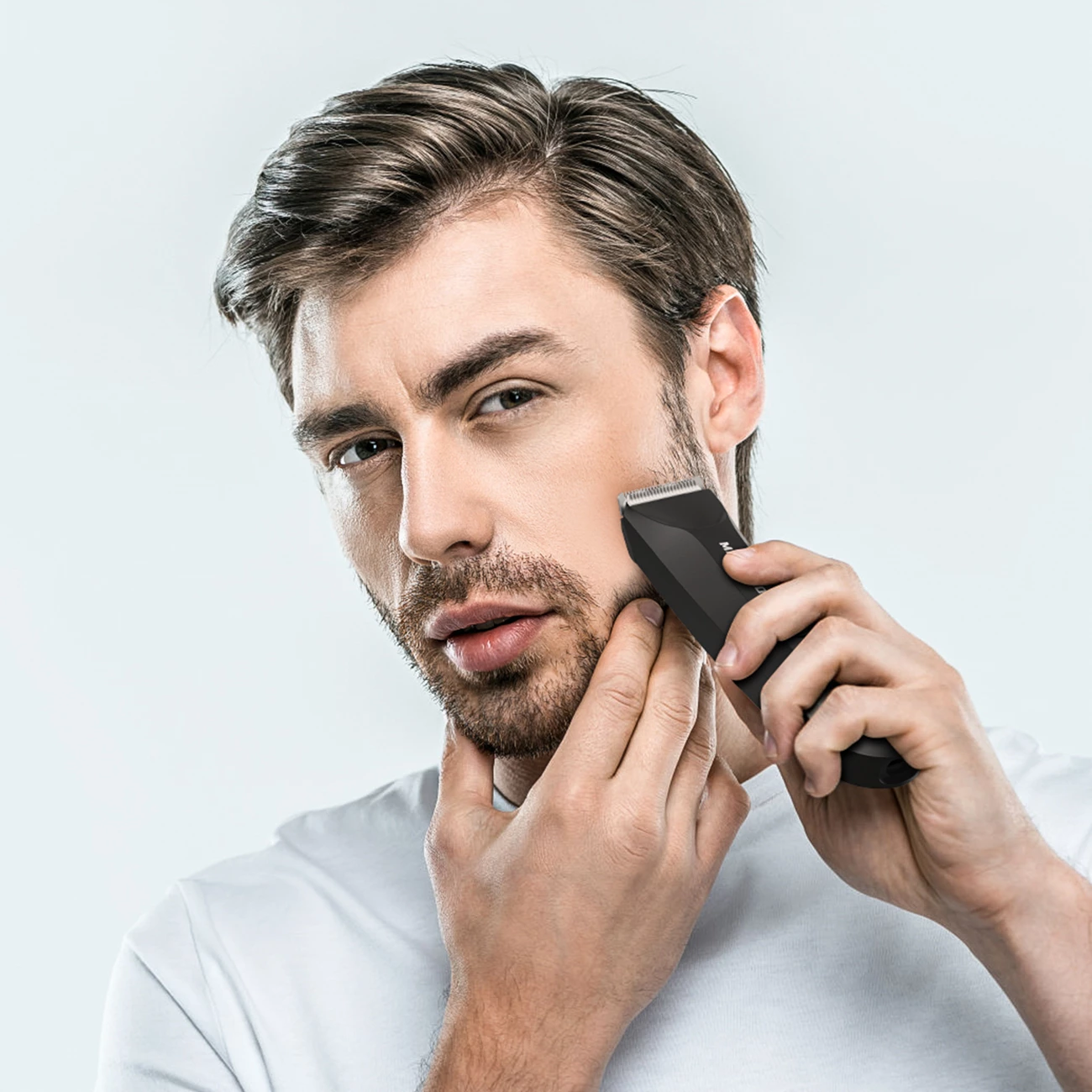 Makinë rroje MAXGROOM RFCD-9087, LED, IPX7, USB-C, 600mAh, set me krehra 3mm/5mm + çantë, e zezë