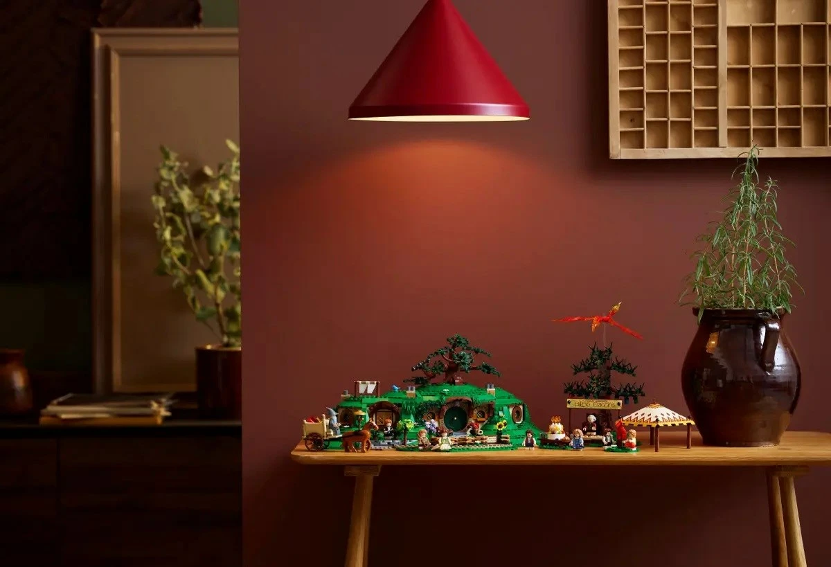 Set LEGO ICONS The Lord of the Rings: Shire 10354, për të rritur, shumëngjyrësh