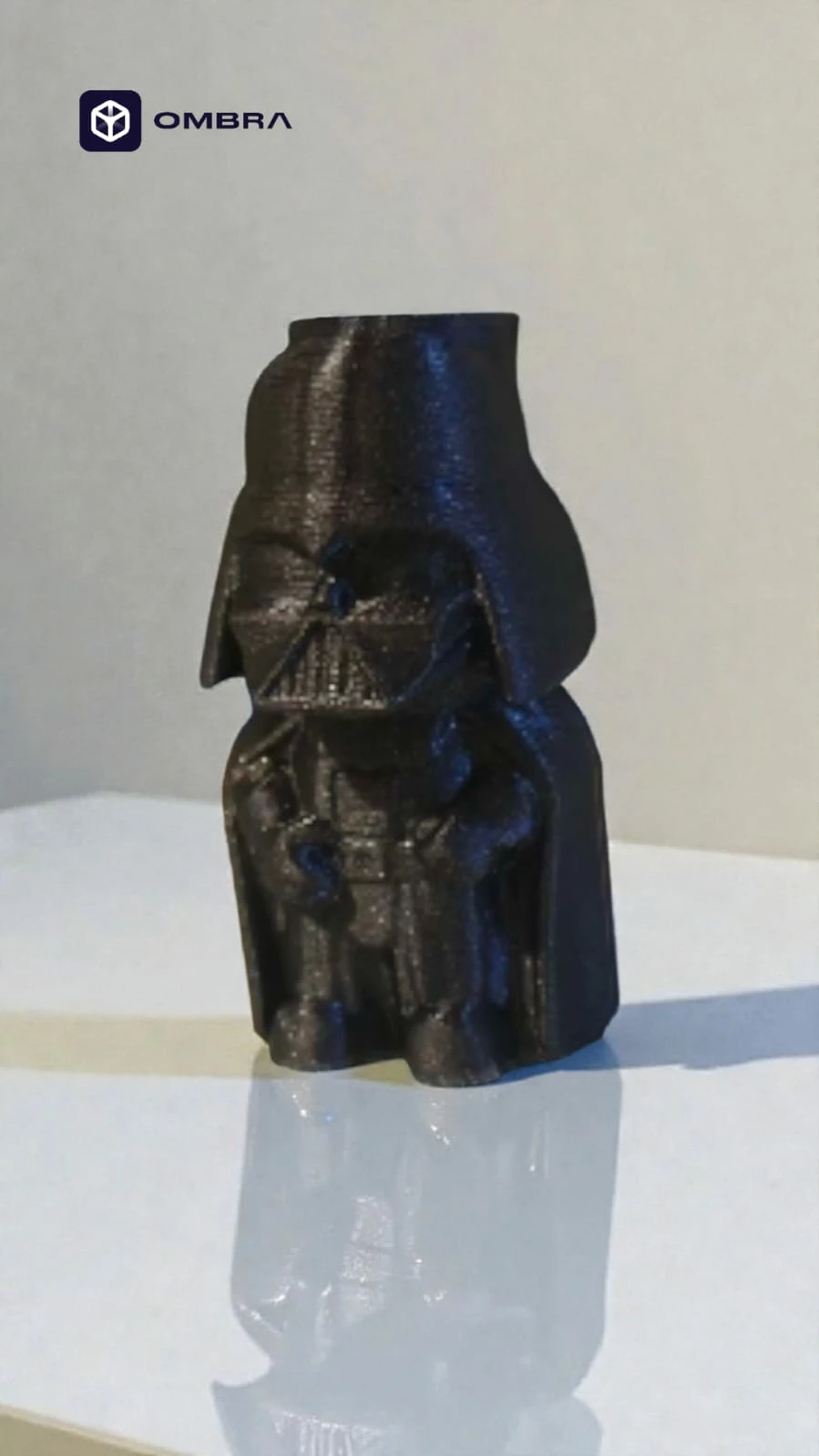 Mbajtëse për çakmak Clipper, dizajni "Darth Vader", e zezë