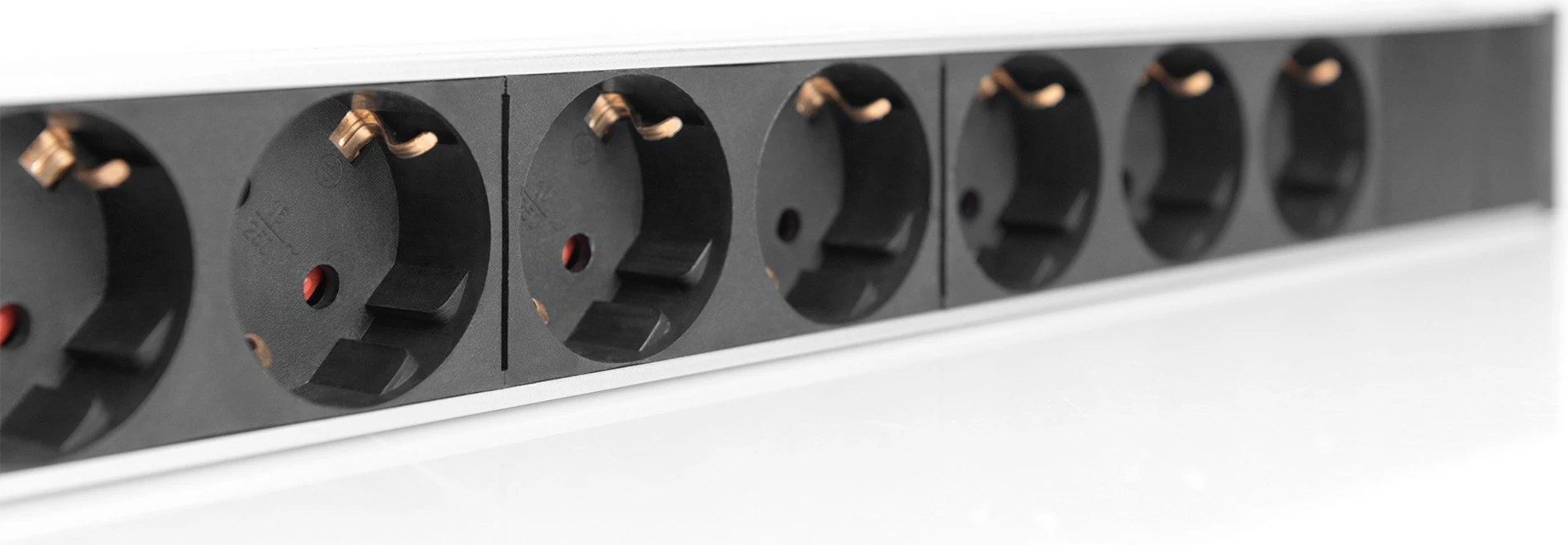 Shirit rryme Digitus, 7 dalje, mbrojtje nga mbingarkesa, filter linje, 2m, alumini, zi/argjend