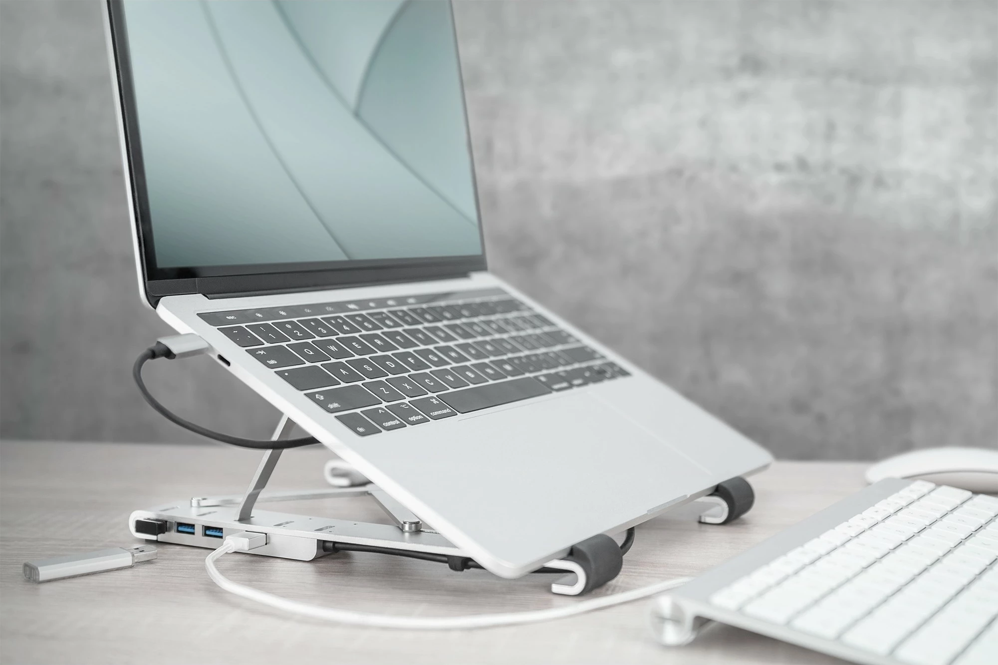 Mbajtës notebook Digitus me USB-C Hub 5 porta, PD, argjendtë