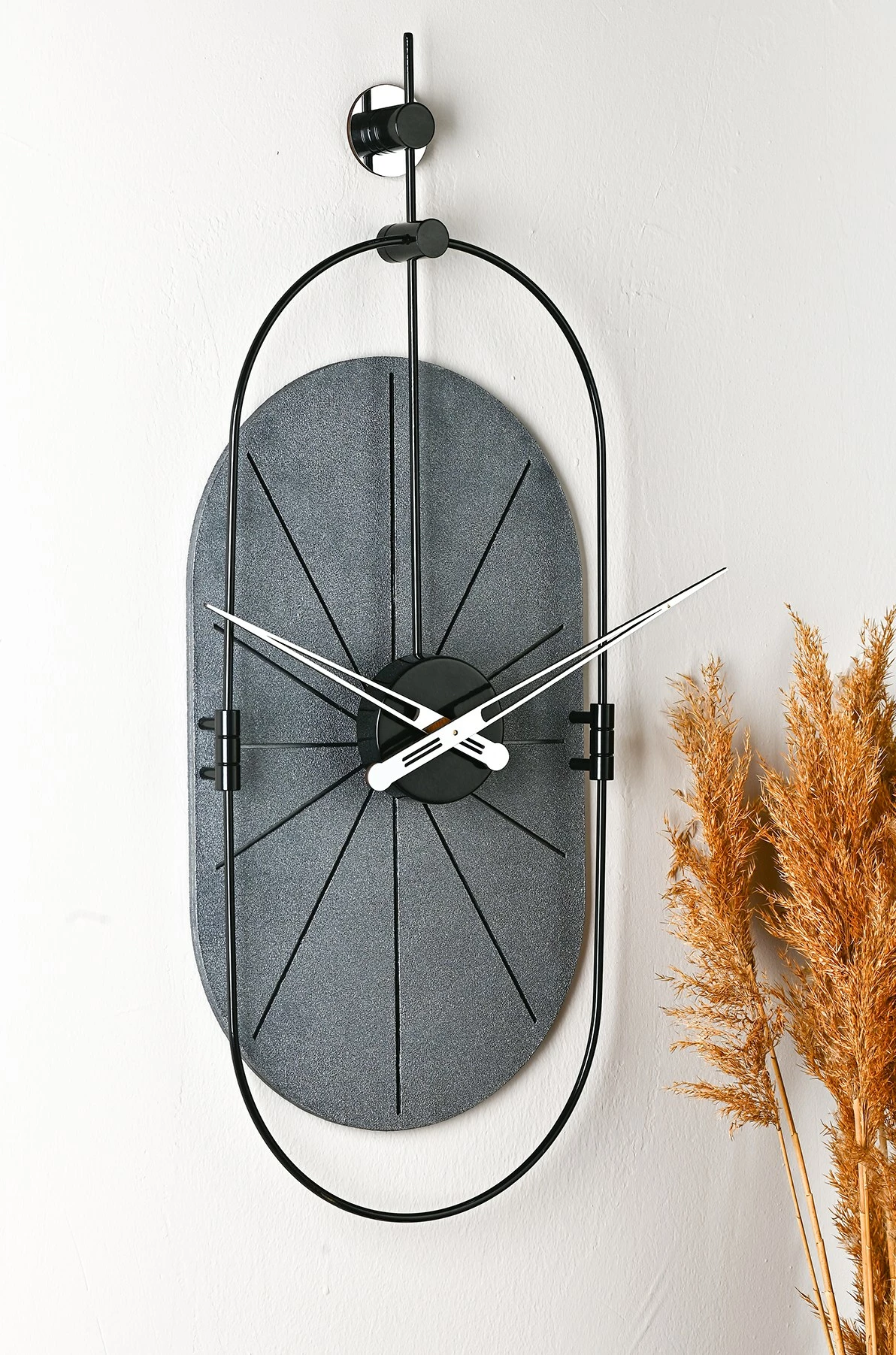 Orë muri dekorative Wallity, metalike, argjend e zezë, 77x29cm