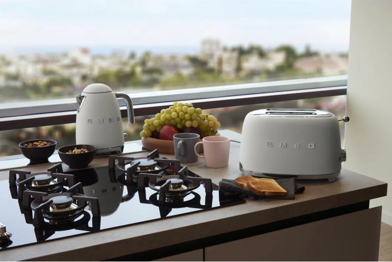 Çajnik elektrik Smeg KLF03WHMEU, i bardhë mat