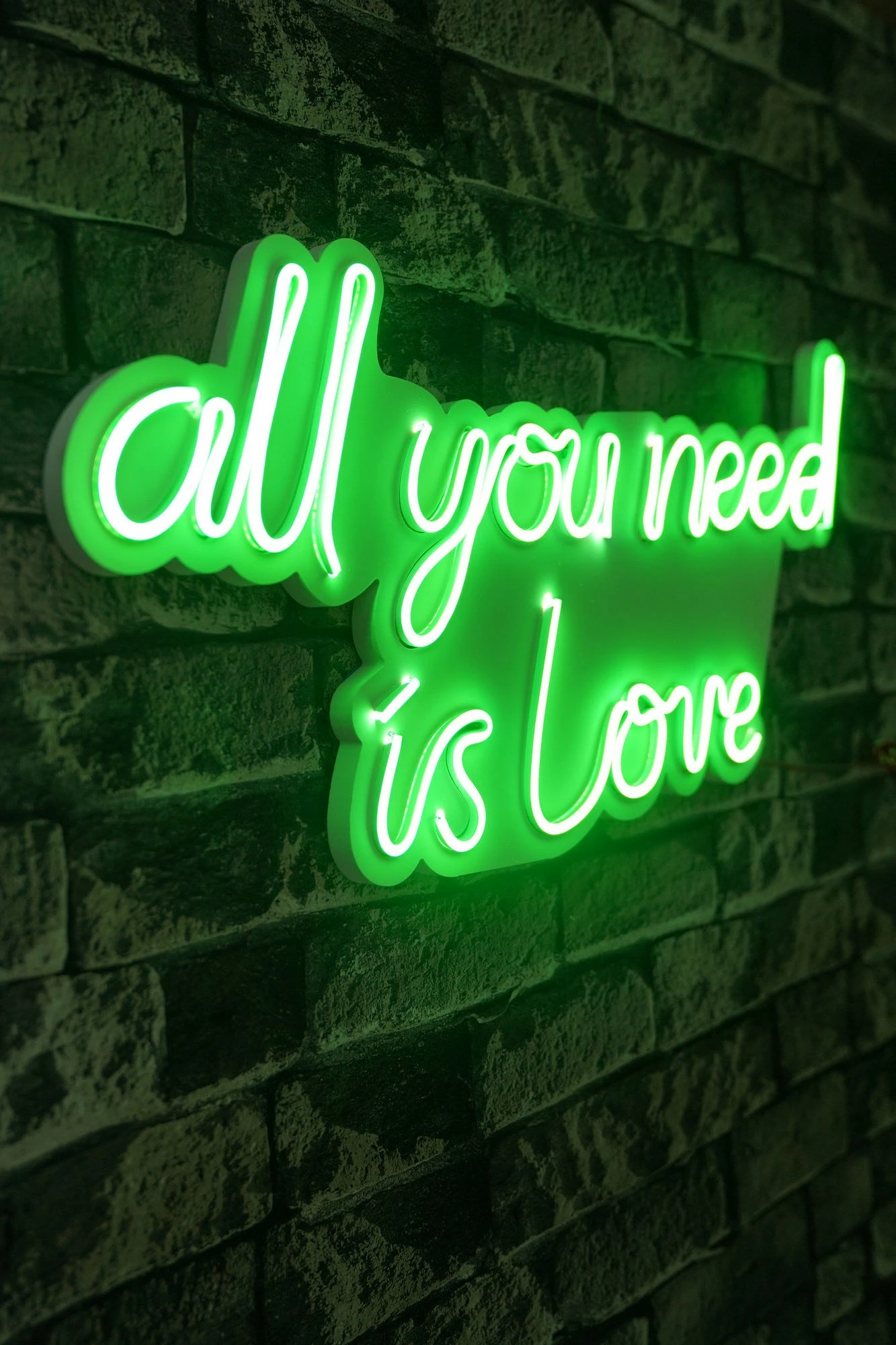 Dekor dritash LED plastik, 'all you need is love', ngjyrë e gjelbër