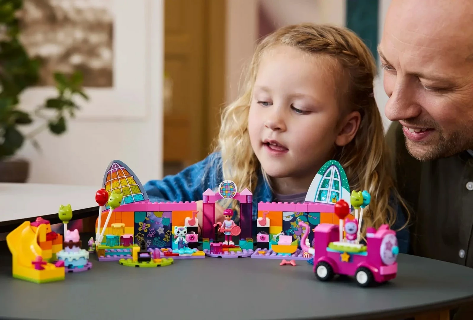 Set LEGO Gabby’s Dollhouse 10797, Dhoma e Festës