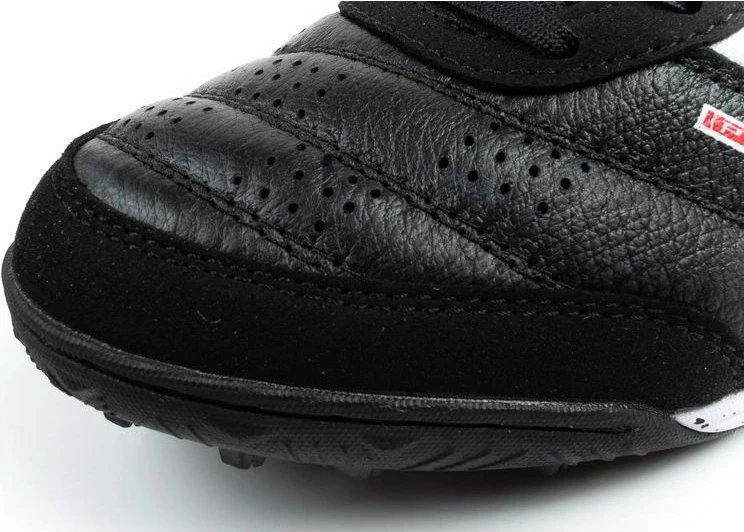 Atlete futbolli Joma për meshkuj, të zeza