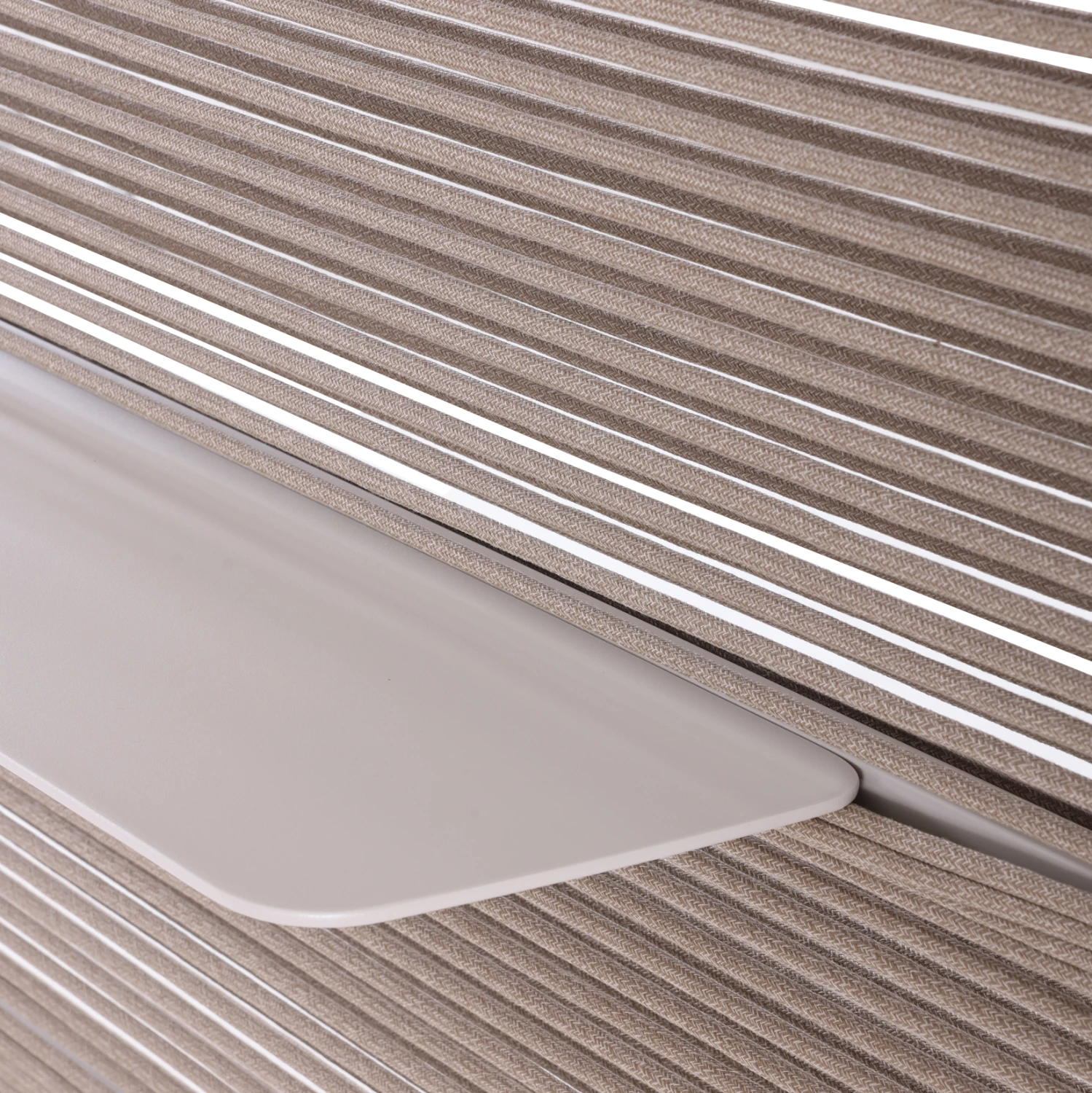 Ndarës dekorativ DELANOR, alumin ngjyrë fildishi, litar bezhë, 120x178.5cm