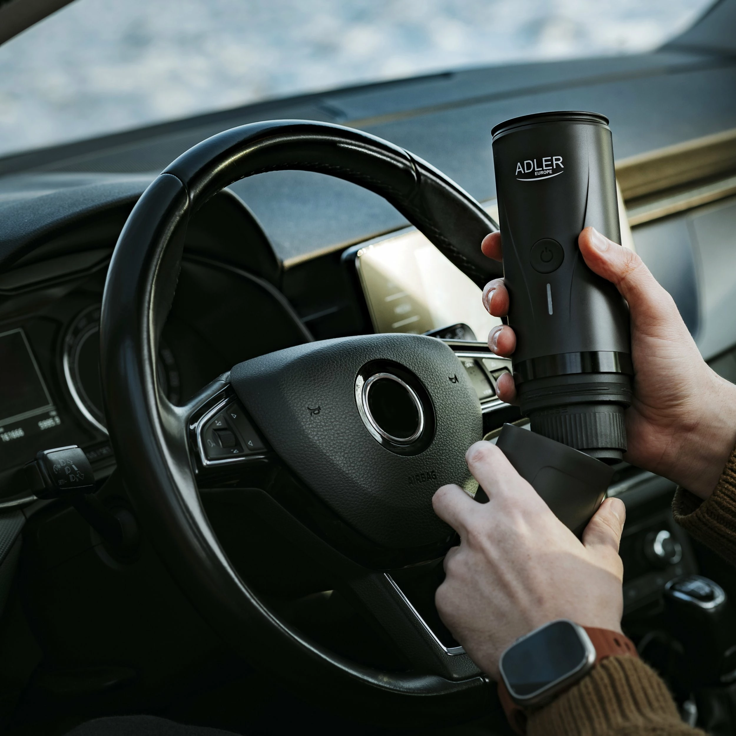 Makinë kafeje portative me kapsula Adler AD 4400, 20 bar, USB-C, 7500mAh, për Nespresso, e zezë