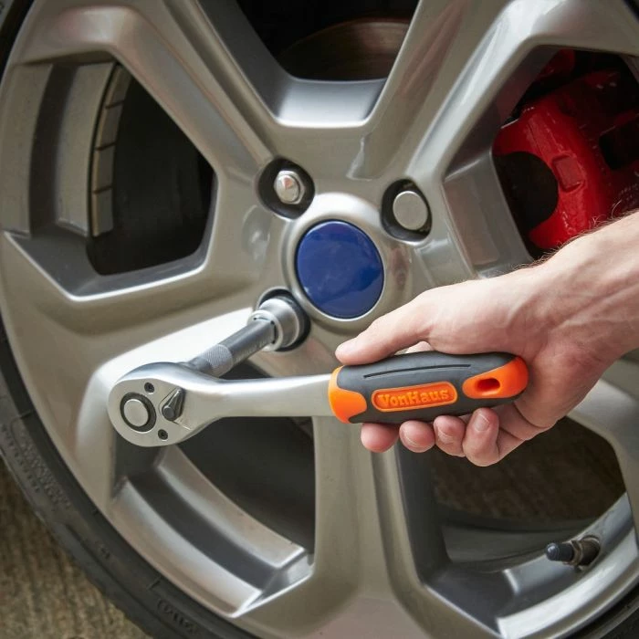 Set veglash dore VONHAUS 3515180 256-copë, me kuti plastike të fortë, zi/portokalli