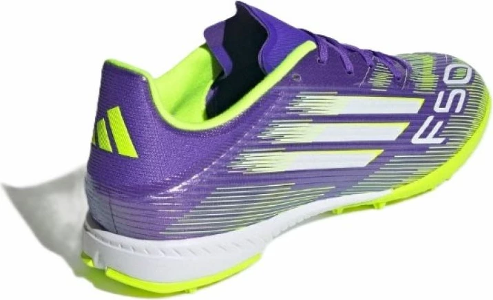 Atlete futbolli adidas për femra, vjollcë