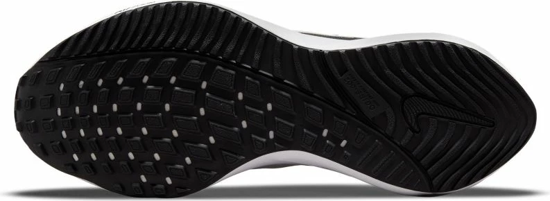 Atlete vrapimi Nike Air Zoom Vomero 16 M DA7245-001, të zeza [Madhësia: 43]