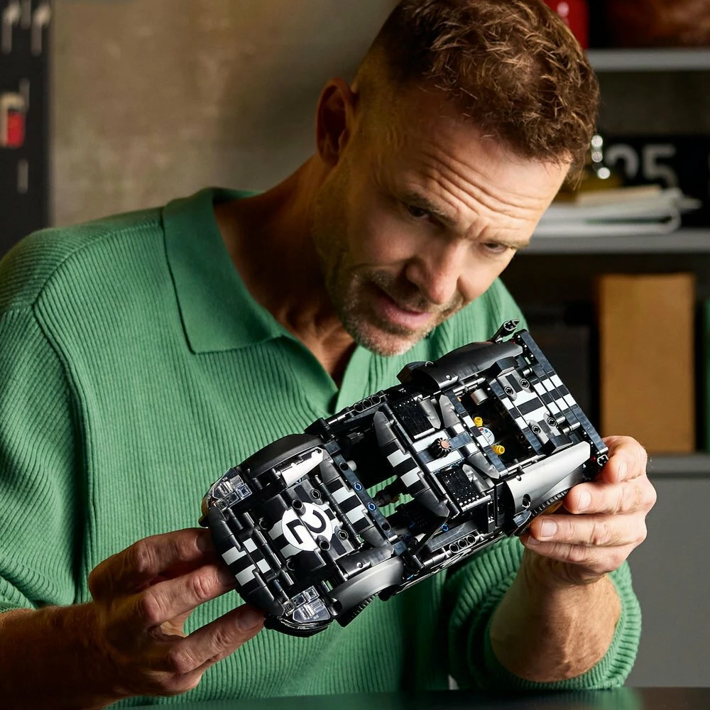 Set LEGO Technic veturë garash 1966 Ford GT40 MKII 42223, 793 copë, zi/argjend