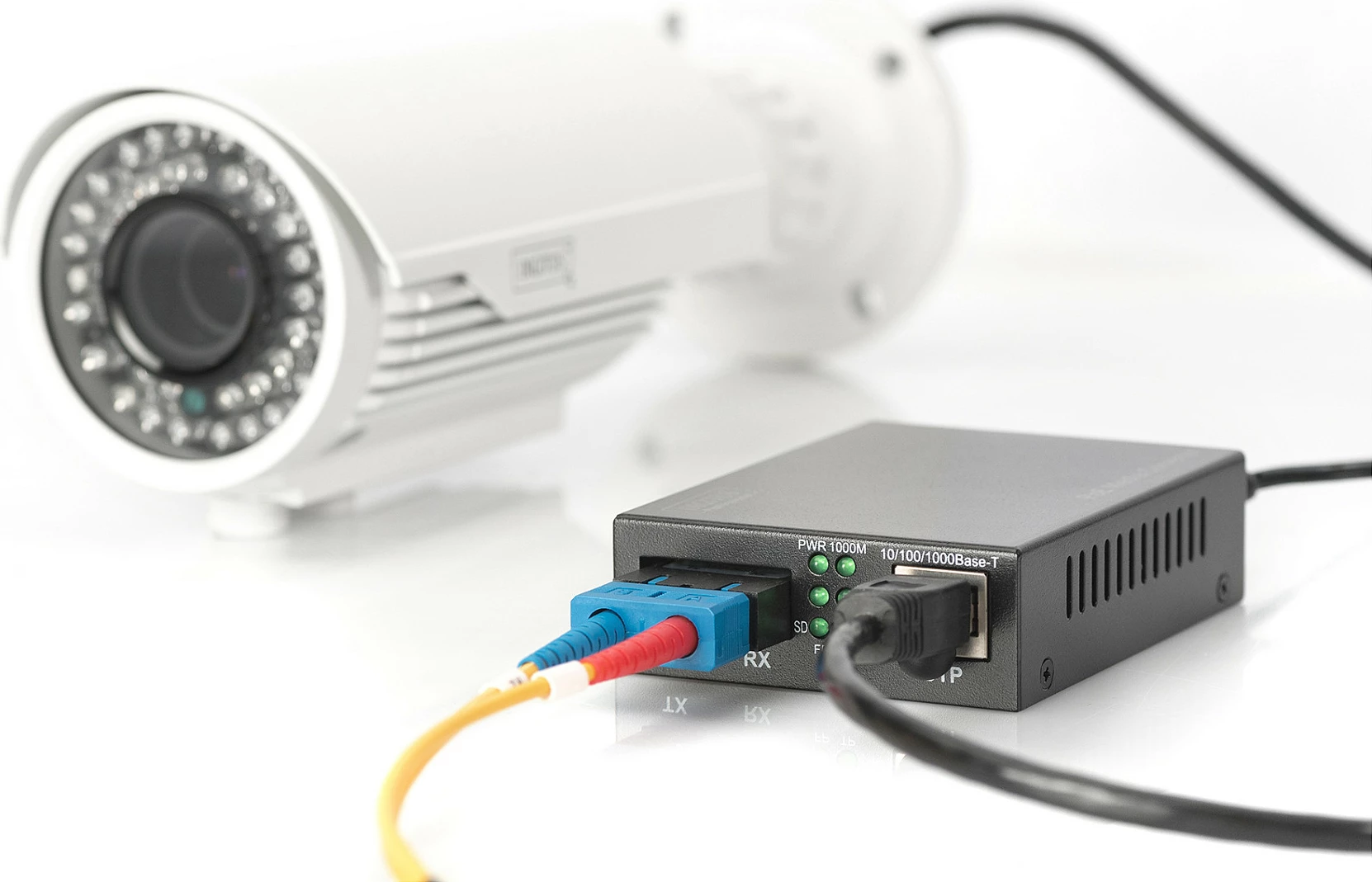 Media konvertues PoE Gigabit Digitus, RJ45 në SC multimode, 10/100/1000 Mbps, i zi