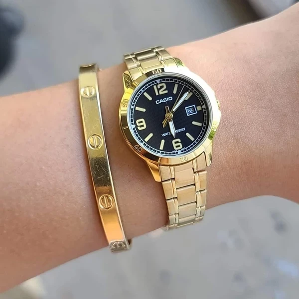 Orë dore Casio LTP-V004G-1B, e artë/zezë