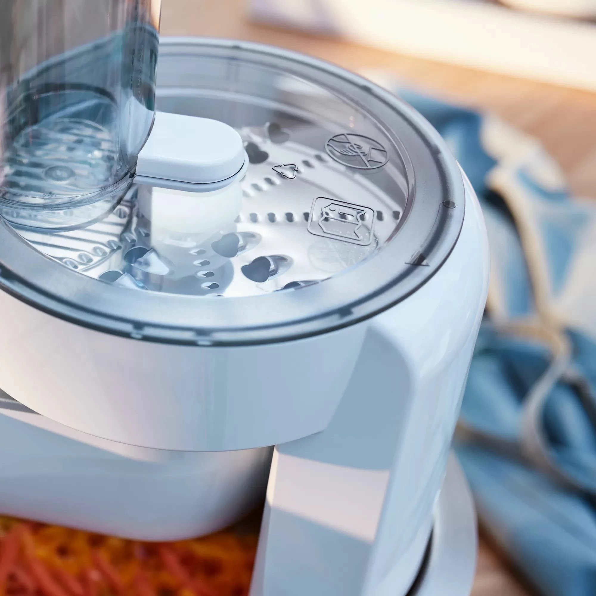 Robot planetar Bosch MUMS2EW40 700W enë 3.8L blender 1.25L mulli mishi shtrydhëse agrumesh, i bardhë