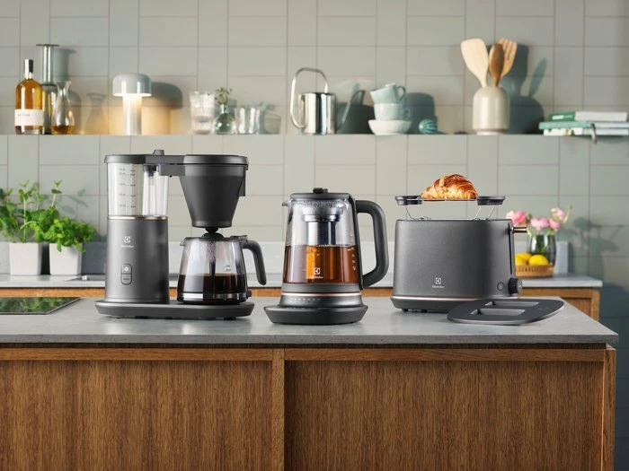 Toster Electrolux E7T1-6BP, 2 feta, 980 W, 7 nivele pjekjeje, tabaka për thërrime, funksion shkrirje, ngrohje buke, e zezë