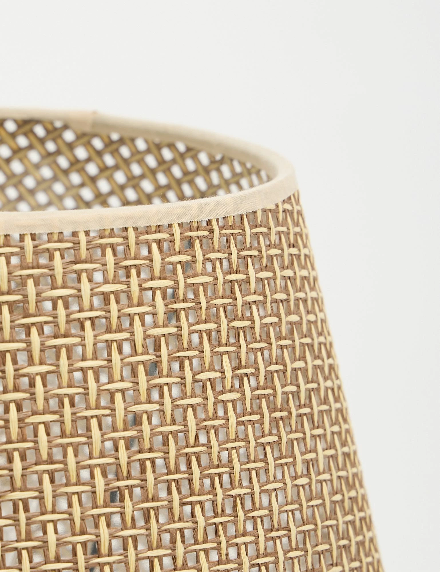 Llambë tavoline Opviq, Meya, ngjyrë kafe