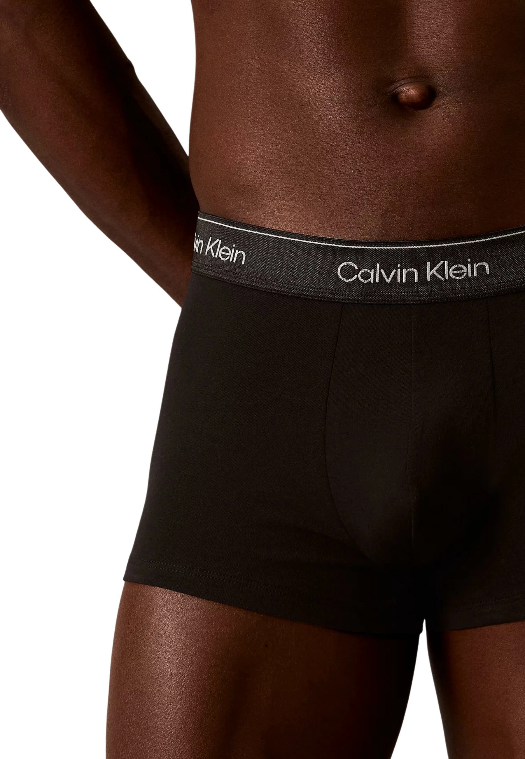 Të brendshme trunk 3-palëshe Calvin Klein LV00NB4575 për meshkuj, të zeza [Madhësia: S]