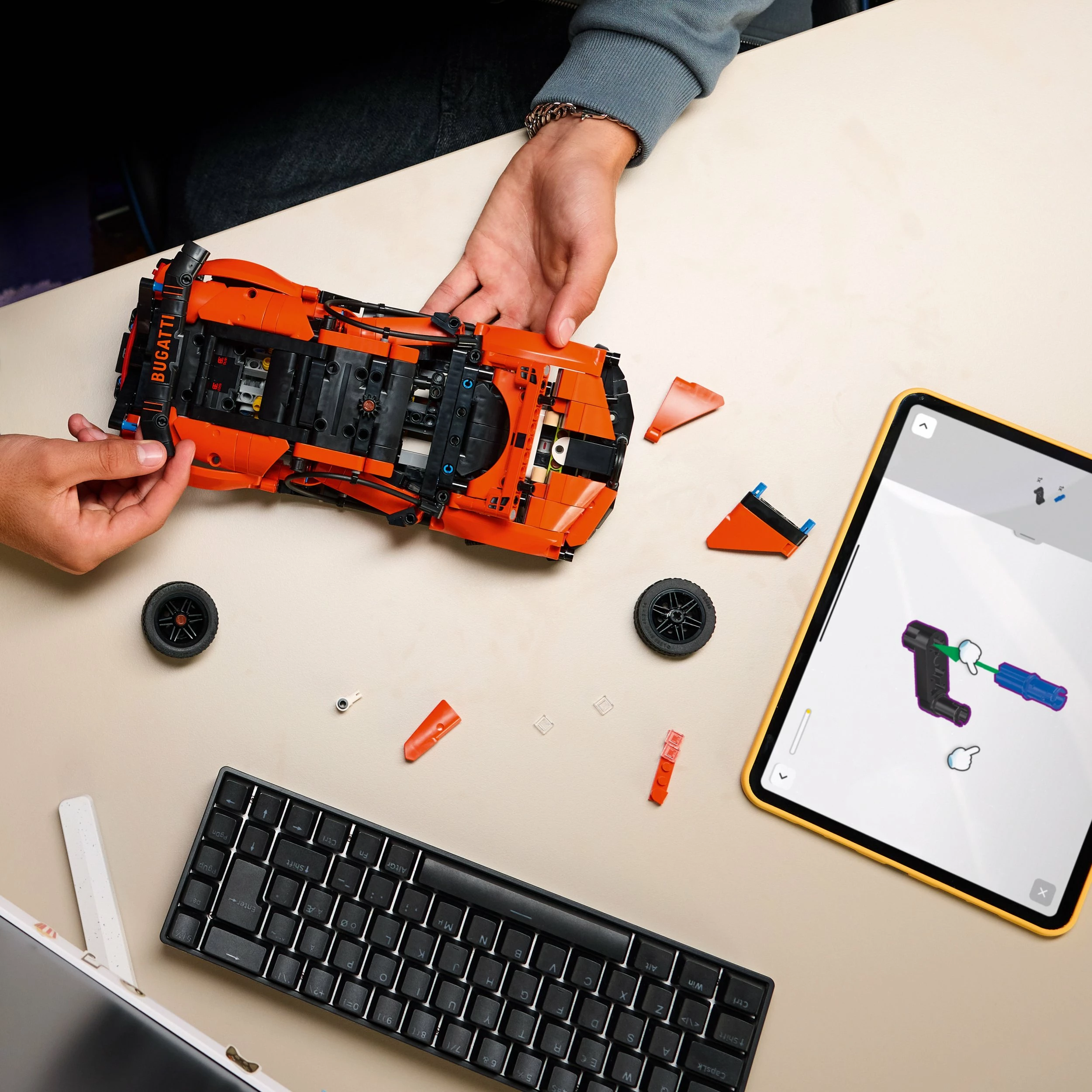 Set ndërtimi LEGO Technic Bugatti Chiron Pur Sport 42222, 771 copë, portokalli/zi