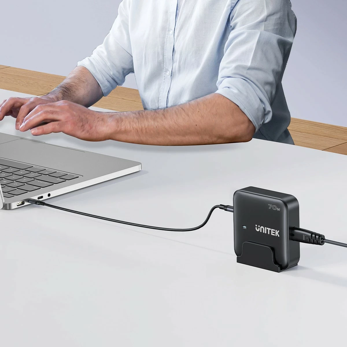 Karikues Unitek GaN 70W 2xUSB-A 2xUSB-C i bardhë