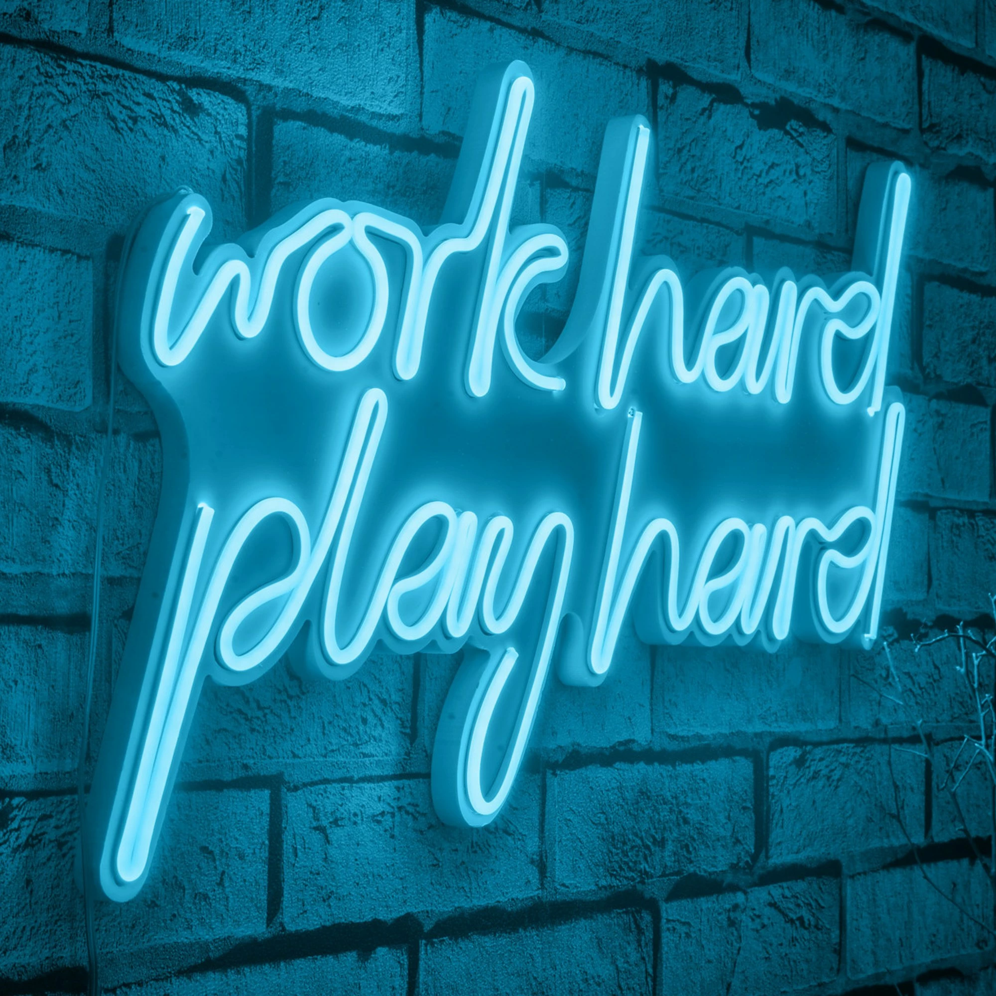 Dekor dritash LED plastike, ngjyrë kaltër, 'work hard play hard'