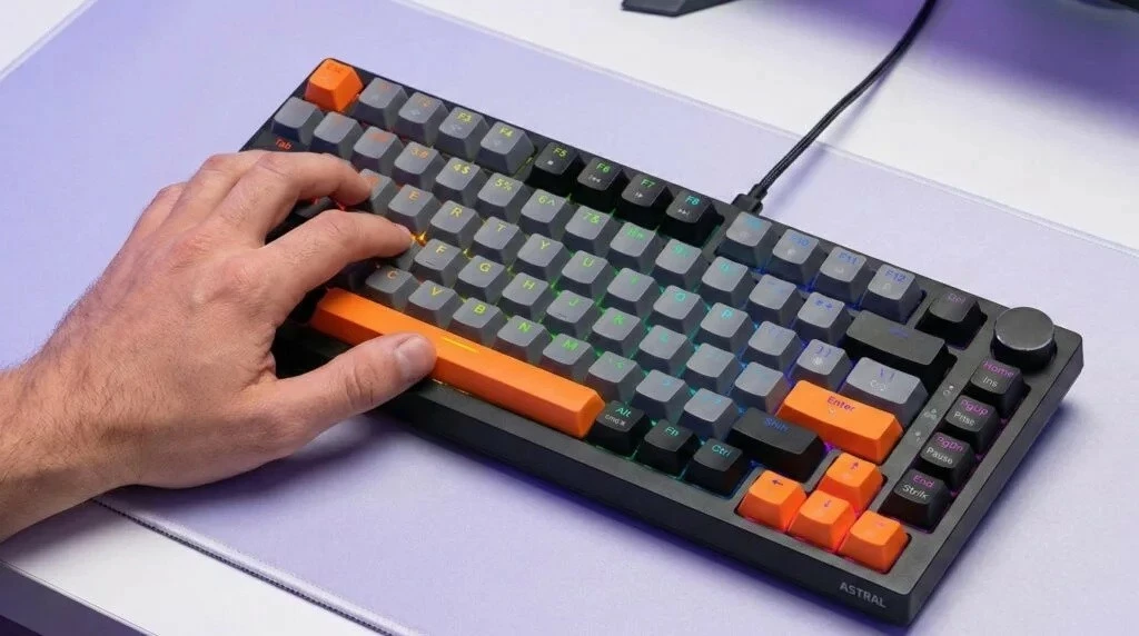 Tastierë magnetike Savio Astral, 75%, Outemu White Jade, RGB, USB-C kabllo e shkëputshme, gri-zi