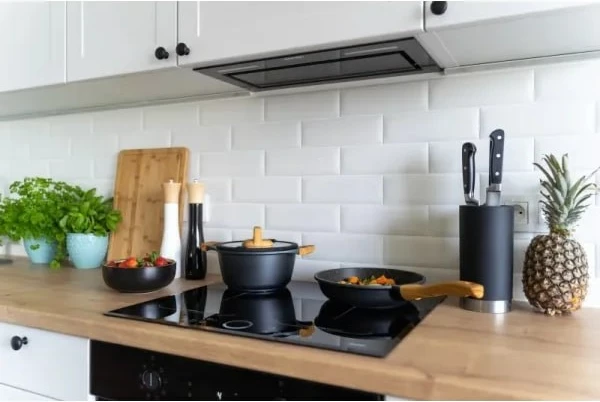 Set enësh gatimi Smile MGK-23, 8 pjesë, alumini, doreza të zeza, kapakë qeramike