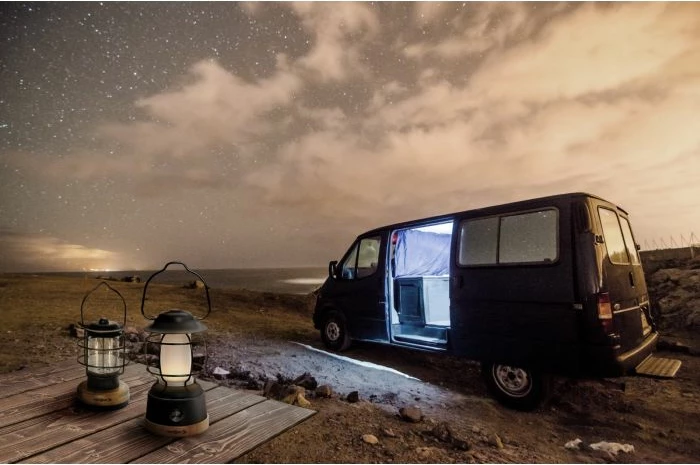 fener kampingu BRUNNER Lamparina 0720068N, LED 120 lm, bateri rikarikueshme 4000 mAh, e zezë/natyrale (bambu)