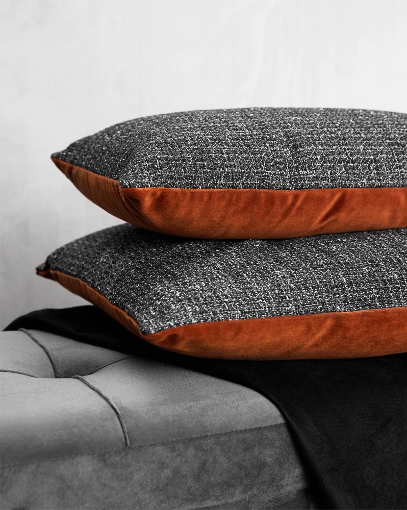 Jastëk dekorativ Tuil, kadife-lino, ngjyrë antracit dhe kafe e kuqe, 30x50cm