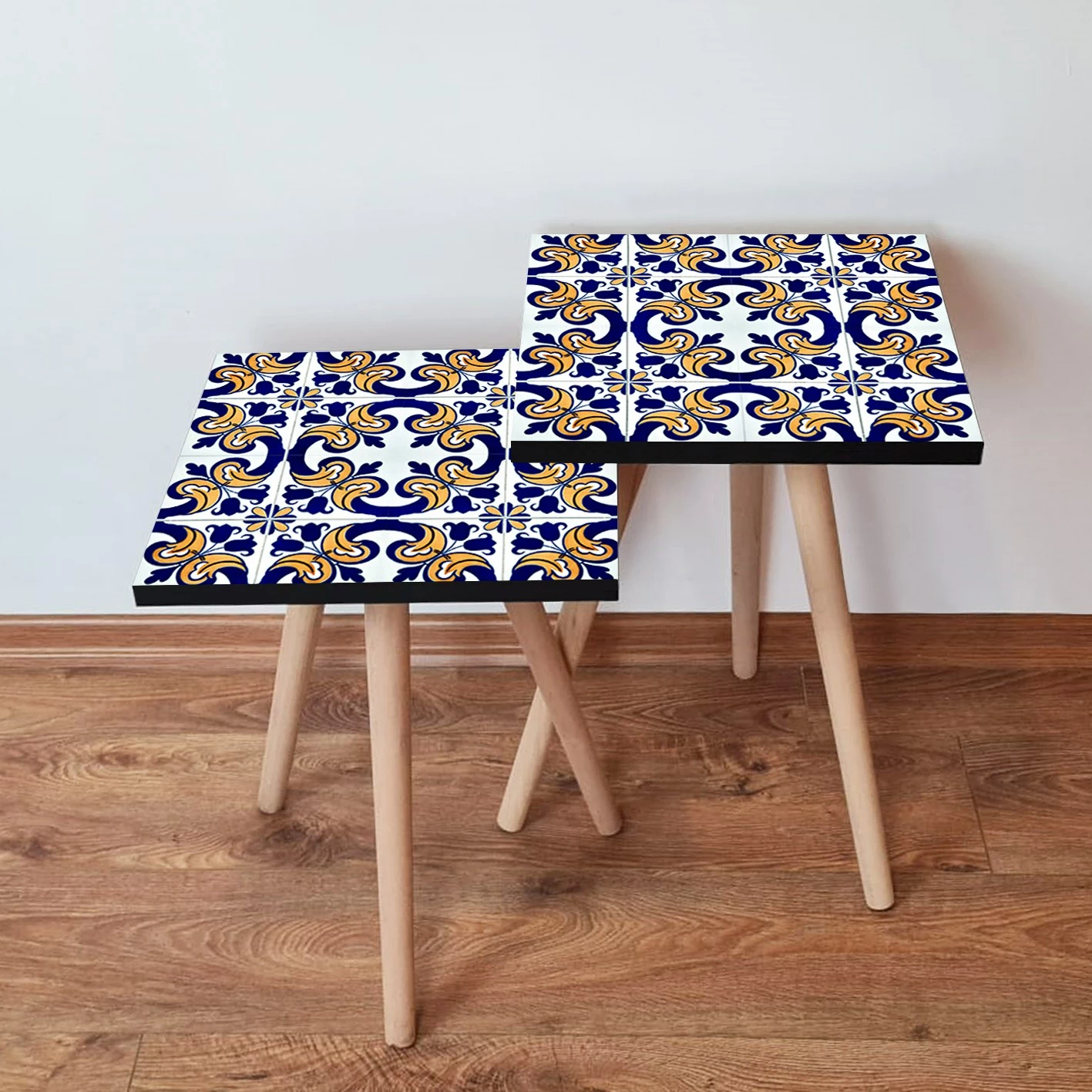Set tavolinash ndihmëse, dy copë, ngjyrë kaltër e errët, bardhë dhe verdhë, Skye Decor, 2Shp26