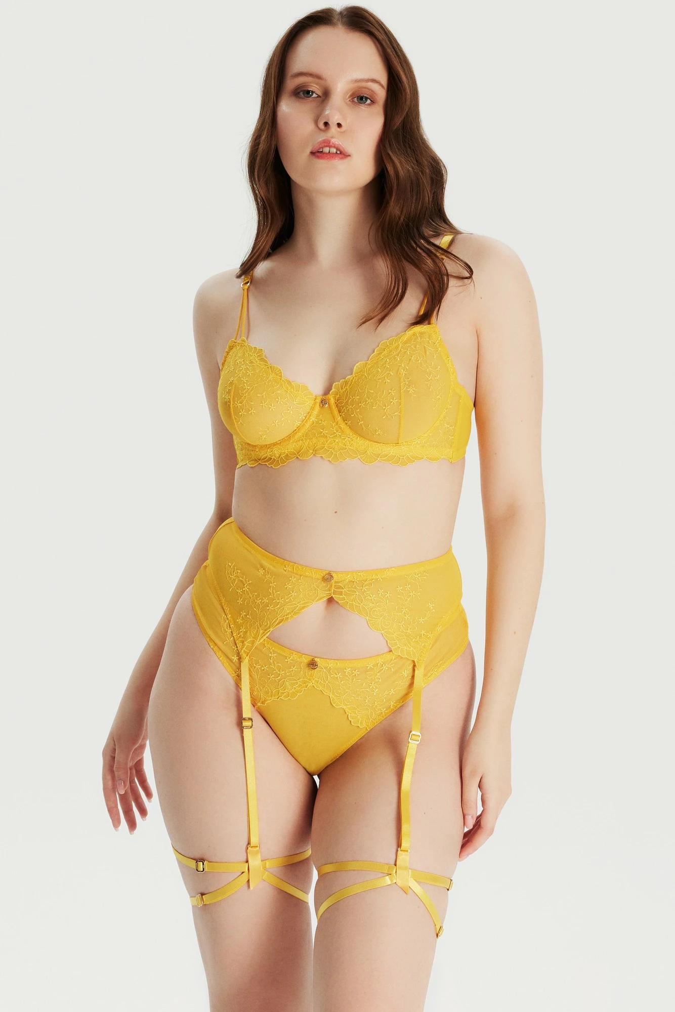 Sytjena i verdhë me lule të qëndisura, Jumeon