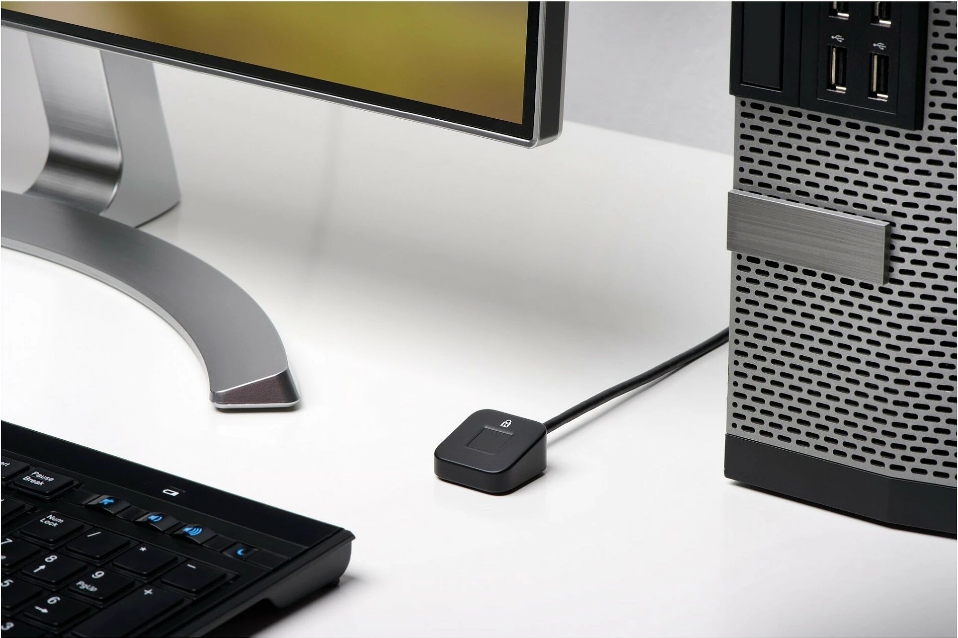 Lexues gjurmë gishti Kensington VeriMark Desktop 2.0, USB, i zi