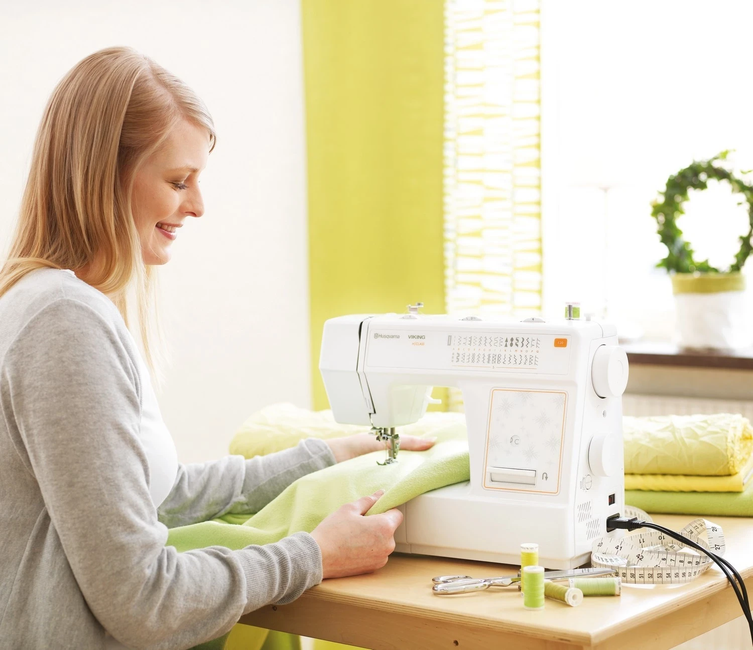 Makinë qepëse Husqvarna Viking E20, e bardhë