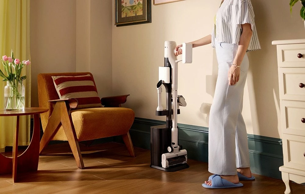 Fshesë me bateri vertikale Roborock H60 Hub, 115AW, 60min, HEPA H13, stacion me zbrazje automatike, e bardhë, set