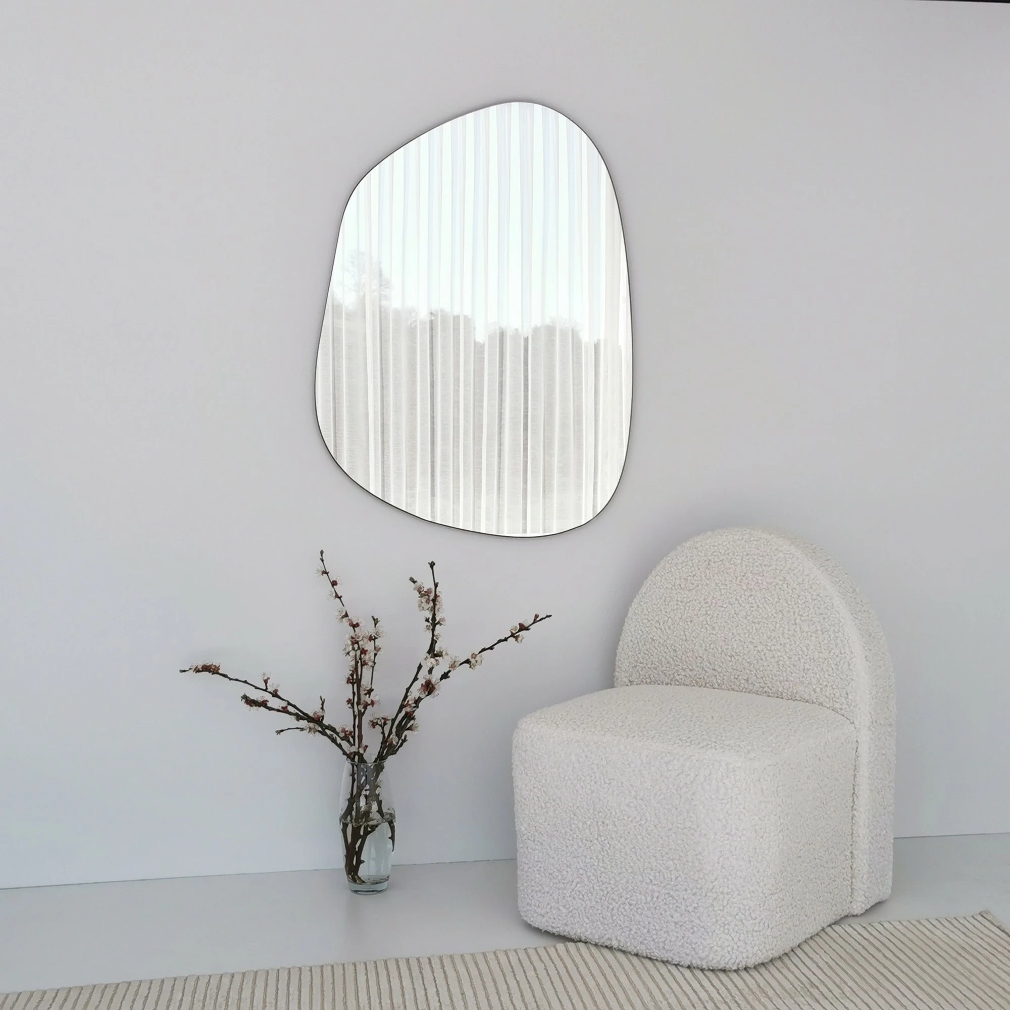 Pasqyrë moderne, formë amorfe, ngjyrë transparente, Hanah Home