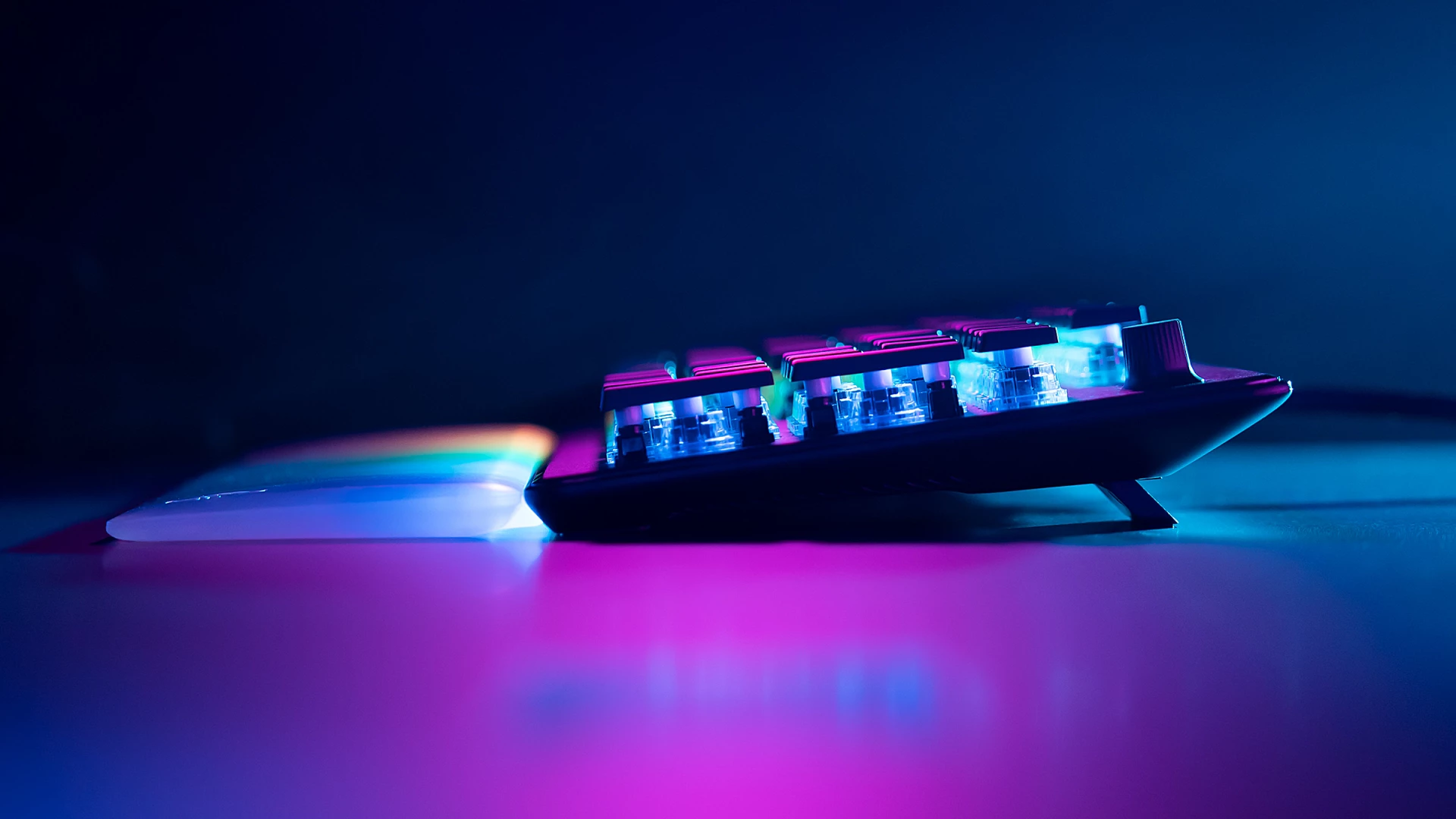 Tastierë mekanike gaming Turtle Beach Vulcan II Max, TITAN II Optical Red, full size, RGB, me mbështetëse dore, e zezë