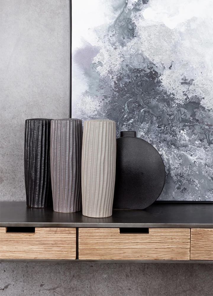 Vazo dekorative RIGE, qeramike, ngjyrë antracit mat, 12x12x36cm