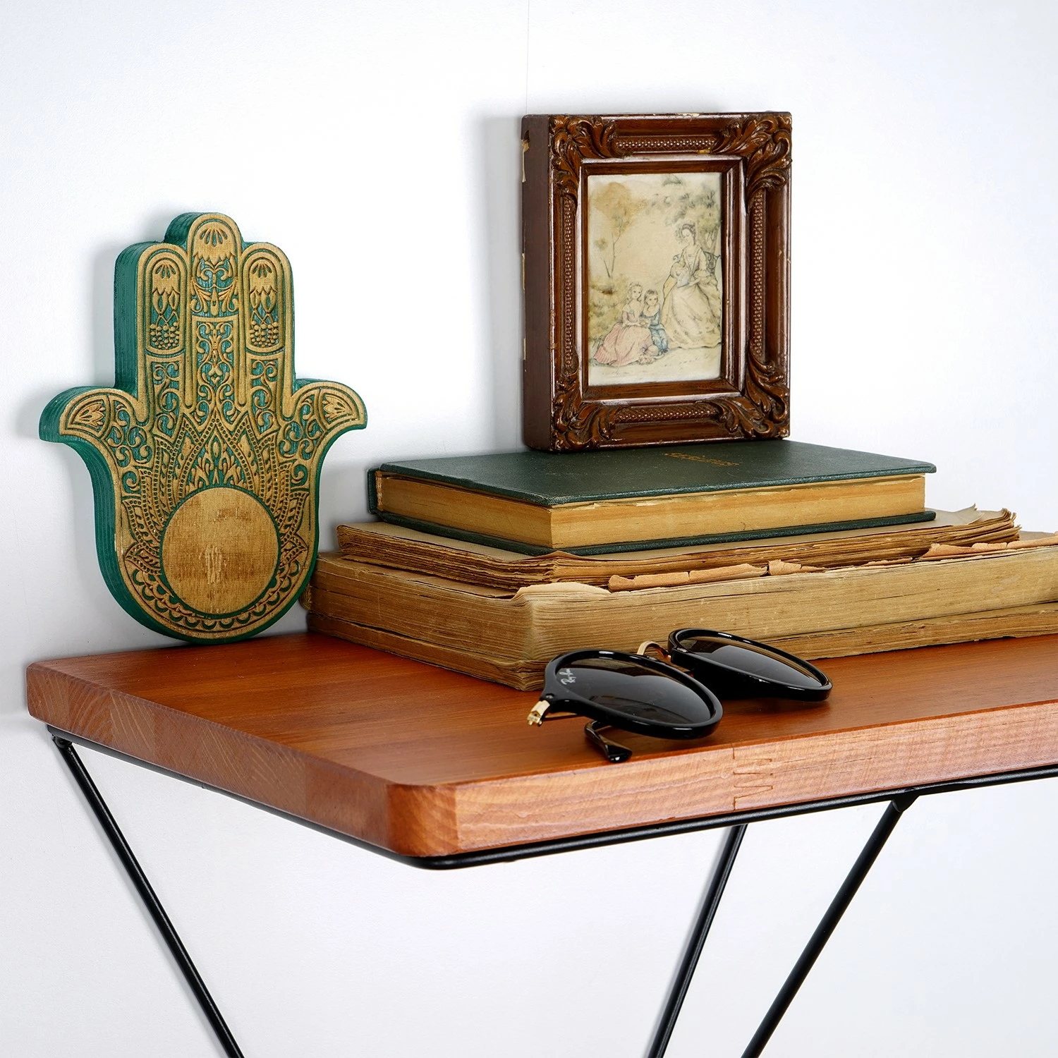 Raft dekorativ prej druri për mur, ngjyrë arre dhe e zezë, Hanah Home, Wr037