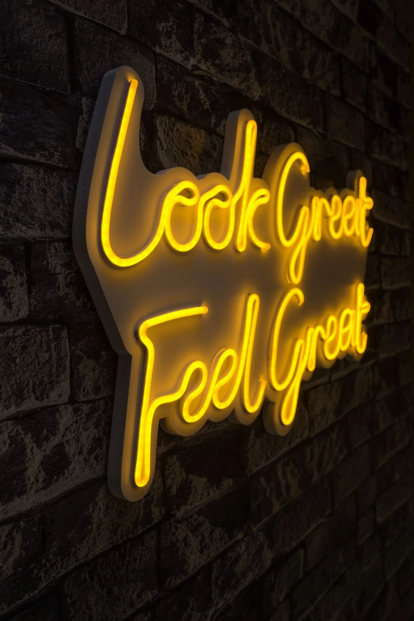 Dekor dritash LED plastike, ngjyrë e verdhë, Look Great Feel Great, 36x58x2 cm