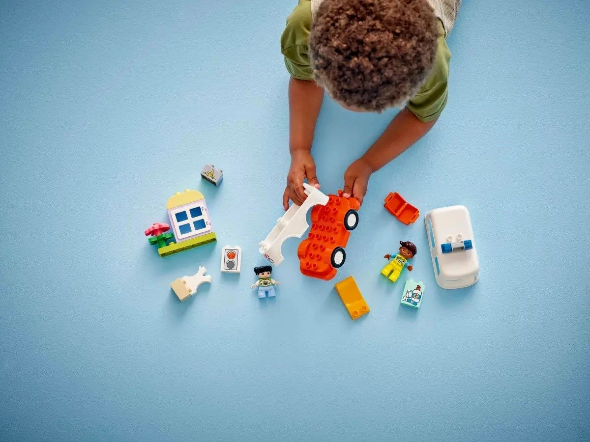 Set LEGO DUPLO 10447 Ambulancë me shofer
