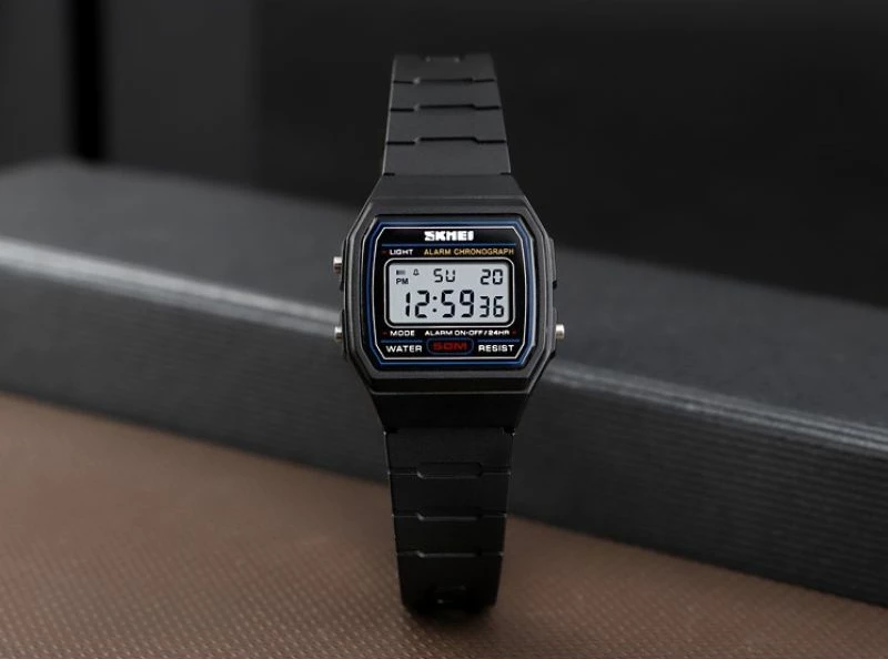 Orë dore digjitale për femra Skmei, e zezë