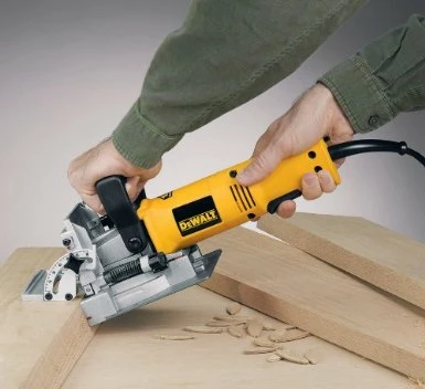 Frezë lamello DeWalt DW682K 600 W, me valixhe