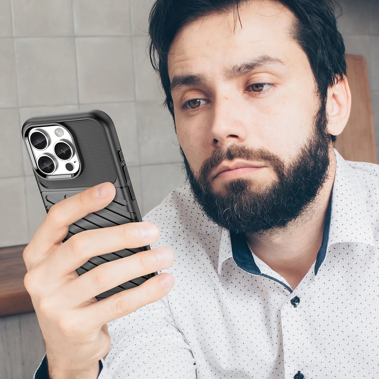 Mbështjellës Hurtel Thunder Case për iPhone 16 Pro Max, TPU, i zi