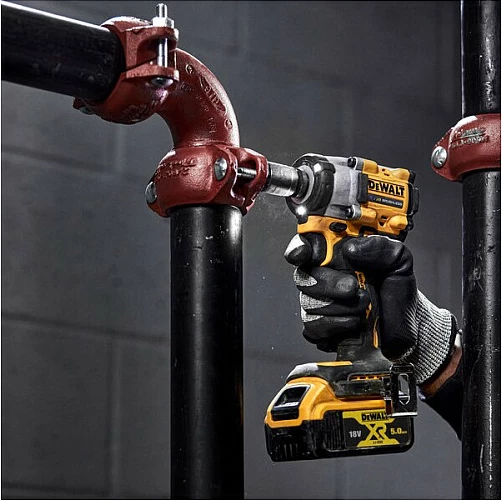 Çelës impulsiv DeWALT DCF922NT-XJ, 18V, 1/2", 406 Nm, brushless, verdhë/zi