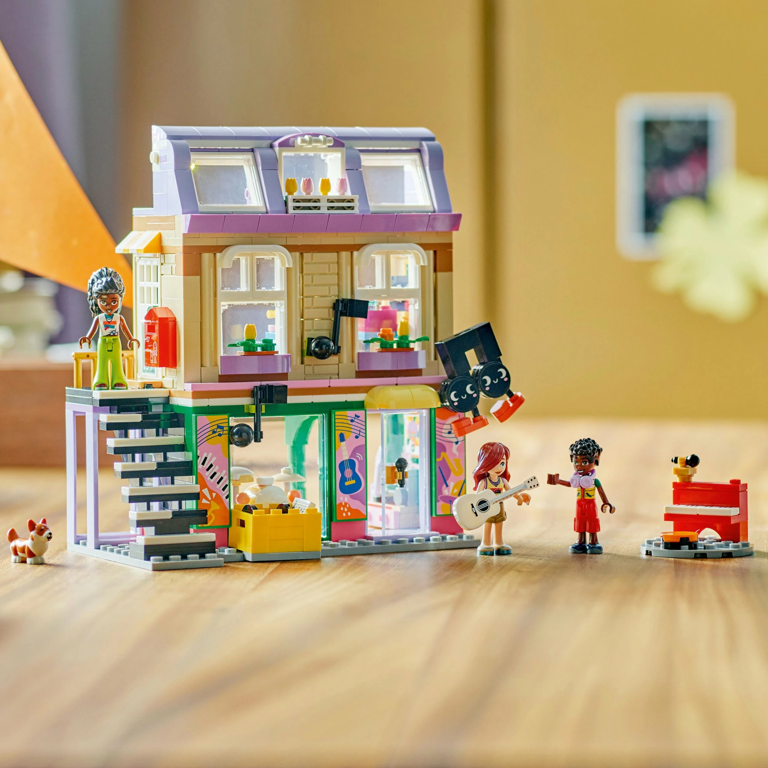 Set ndërtimi LEGO Friends Music Shop and Apartment 42653, 483 copë